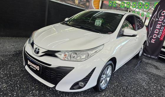 TOYOTA YARIS 1.3 16V FLEX XL PLUS TECH MULTIDRIVE TOYOTA YARIS 1.3 16V FLEX XL PLUS TECH MULTIDRIVE